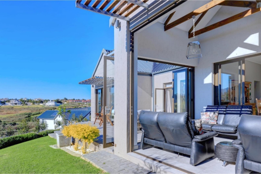 To Let 3 Bedroom Property for Rent in Kingswood Golf Estate Western Cape